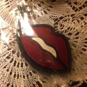 ⛄️FREE w $30 ORDER🎄 IPSY LIPS PLUSH KEYCHAIN